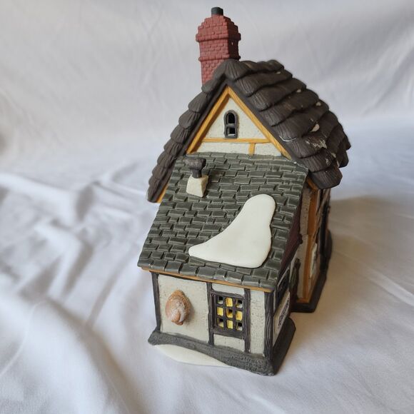 Heritage Village collection Dickens village series MR & Mrs. Pickles - Picture 2 of 5